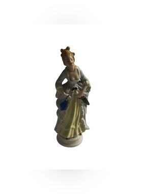 Vintage Ceramic Queen/Princess Figurine